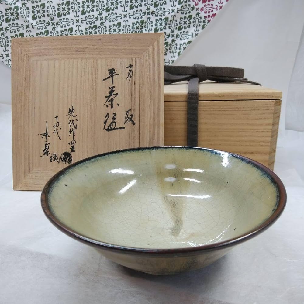 茶道具 味楽 高取茶碗 十三代亀井味楽 の高取茶碗『十四代識箱茶碗』を、ヤフー